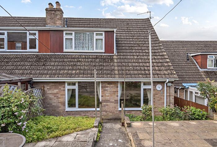 3 Bedroom Semi-Detached House For Sale In Valley Close, Bourne, Brimscombe, Stroud, GL5