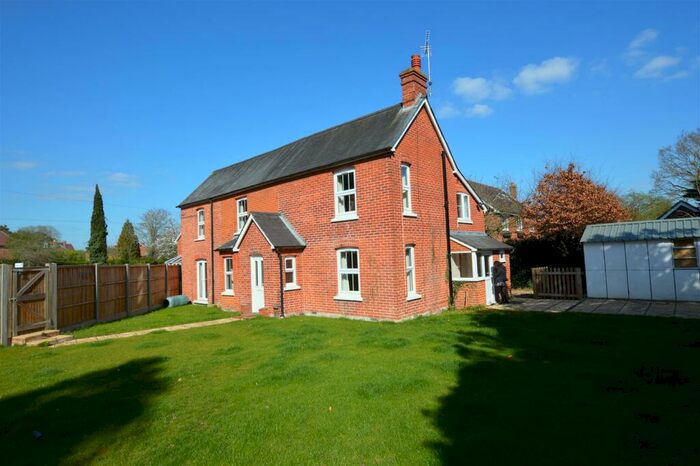 4 Bedroom Detached House To Rent In Houndsmoor, RG7