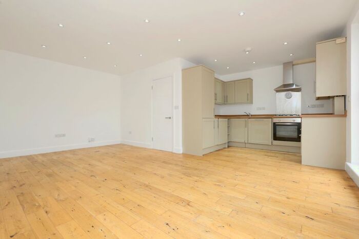 1 Bedroom Semi-Detached House To Rent In Brownswood Road, London, N4