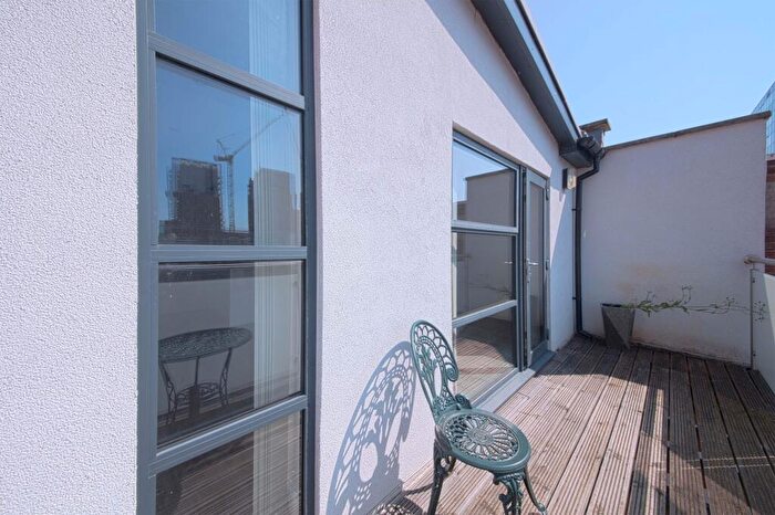 2 Bedroom Flat To Rent In Nicholsons Lane, Maidenhead, SL6