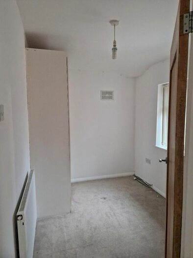 3 Bedroom Detached House To Rent In Dolphin Lane, Birmingham, B27