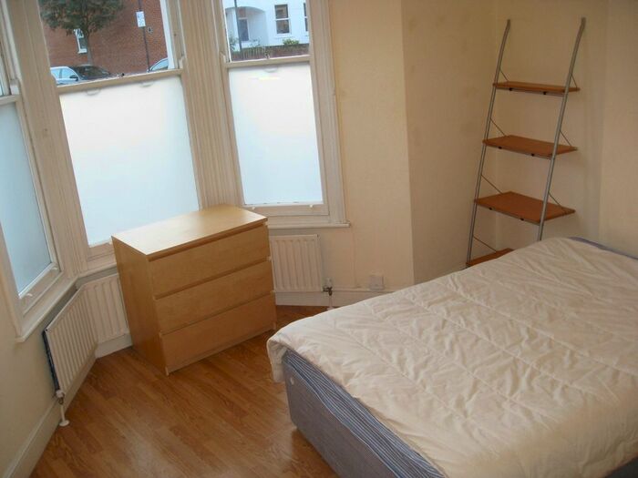 Studio To Rent In Blythe Road, London, W14