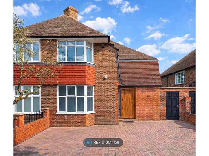 3 Bedroom Semi-Detached House To Rent In Old Oak Road, London, W3