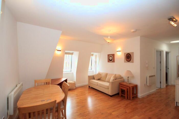 2 Bedroom Apartment To Rent In King Street, Maidenhead, Berkshire, SL6