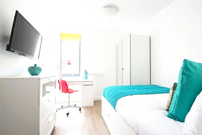 1 Bedroom Flat To Rent In Chapel Street, Salford, M3