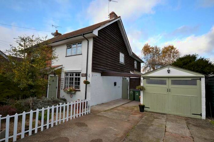 3 Bedroom Cottage For Sale In Boarmans Lane, Brookland, TN29