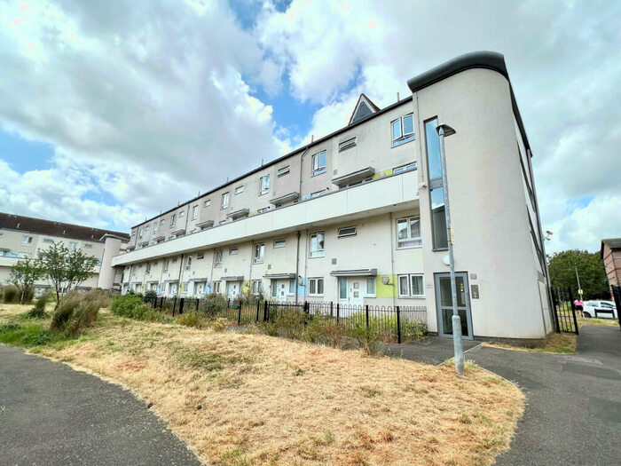 3 Bedroom Flat To Rent In Bonner Court, Coopers Walk, Cheshunt, EN8
