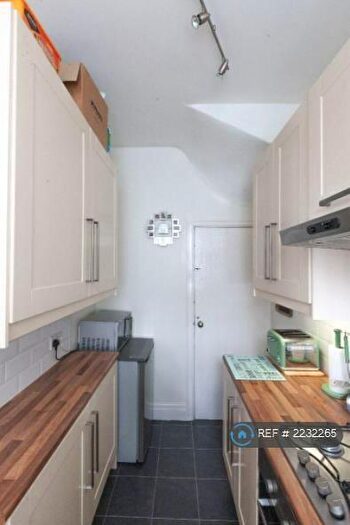 2 Bedroom End Of Terrace House To Rent In Rosemont Grove, Leeds, LS13