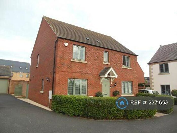 4 Bedroom Detached House To Rent In Merino Green, Oakridge Park, Milton Keynes, MK14