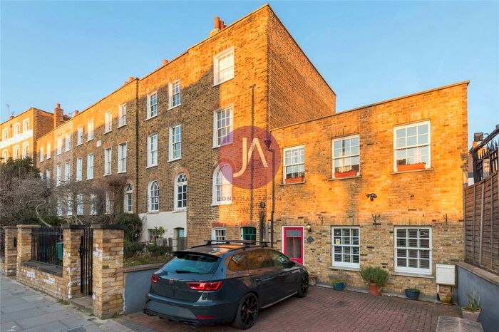 3 Bedroom End Of Terrace House To Rent In Highgate Road, Kentish Town, London, NW5