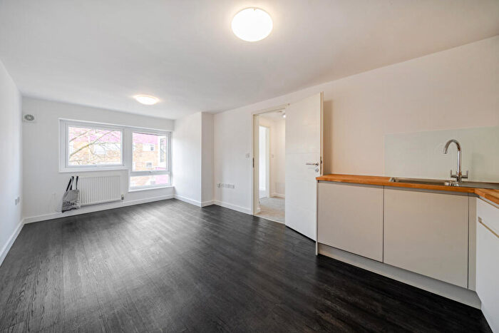 2 Bedroom Apartment For Sale In Lovelinch Close, Peckham, London, SE15