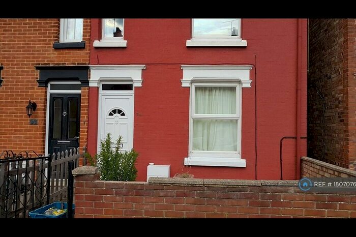 4 Bedroom Semi-Detached House To Rent In Scarletts Road, Colchester, CO1