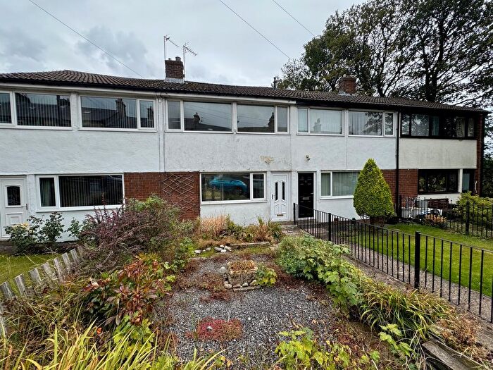 3 Bedroom Town House For Sale In Ashfield Road, Thornton, Bradford, BD13