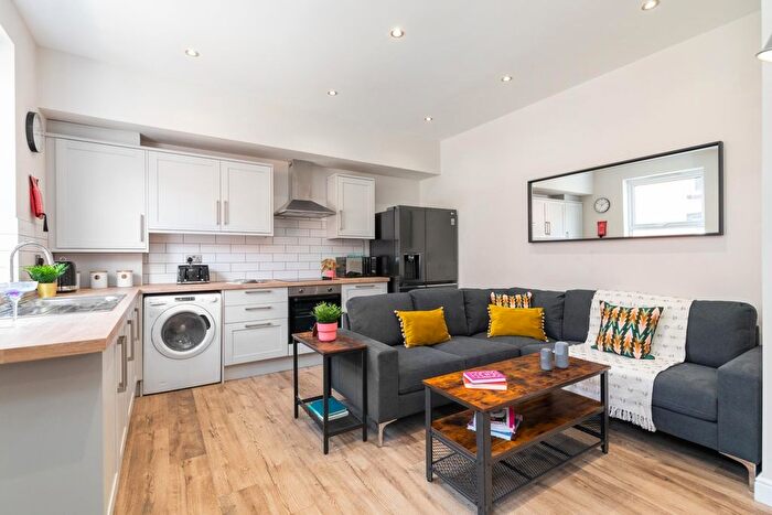 4 Bedroom Semi-Detached House To Rent In Autumn Avenue, Leeds, LS6