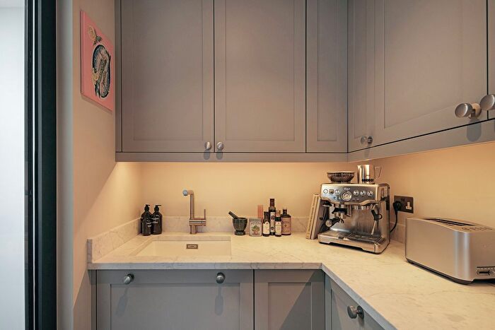 1 Bedroom Detached House For Sale In Kings Head Passage, London, SW4