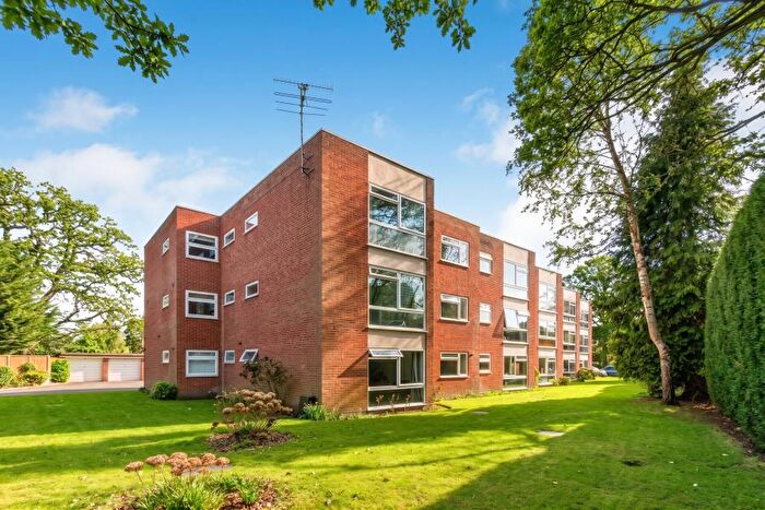 2 Bedroom Apartment To Rent In Horsell, Woking, Surrey, GU21