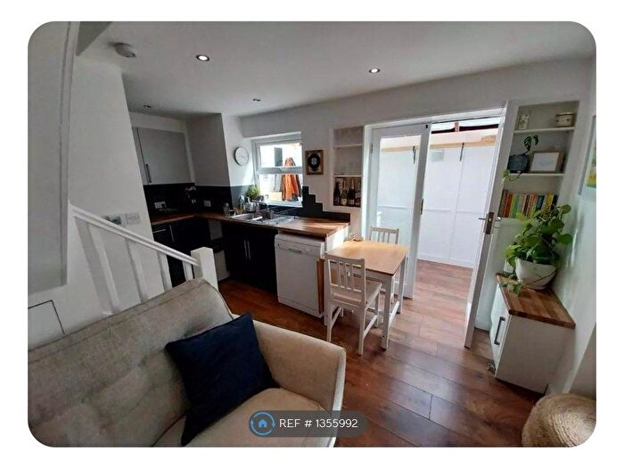 2 Bedroom Maisonette To Rent In High Street, Edenbridge, TN8