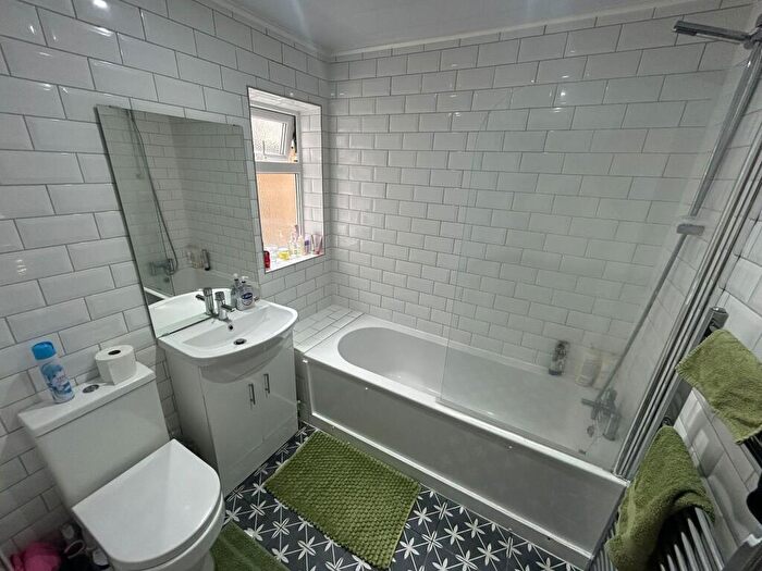 2 Bedroom House To Rent In Hutton Terrace, Newcastle Upon Tyne, NE2