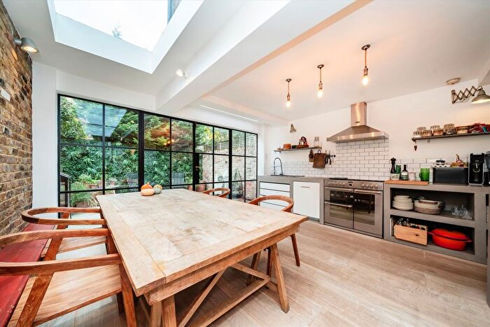3 Bedroom Flat For Sale In Kinnoul Road, Hammersmith, W6