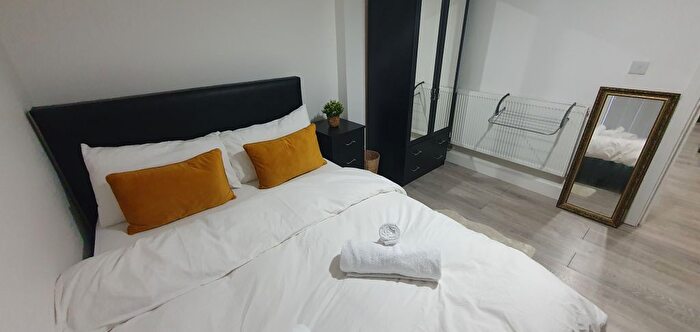 1 Bedroom Flat To Rent In Russell Street, Cathays, Cardiff, CF24
