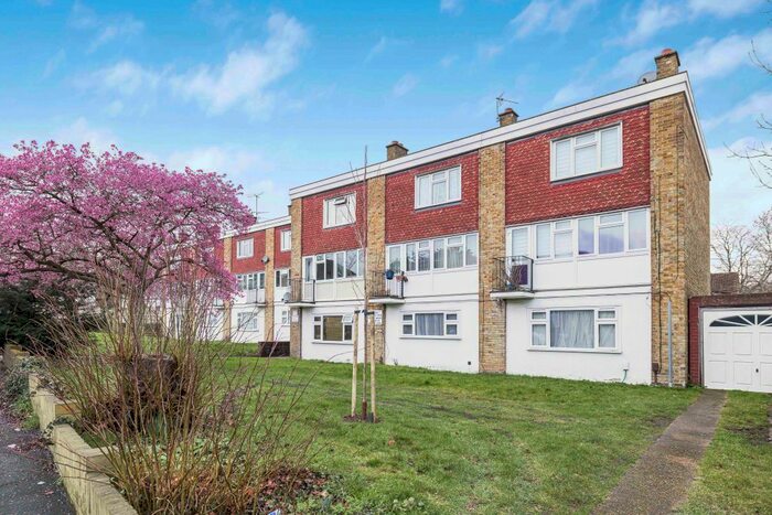 2 Bedroom Flat To Rent In Warminster Road, London, SE25