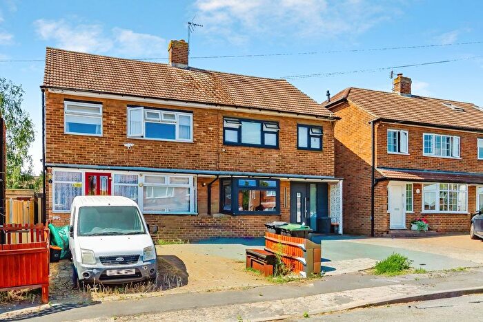 3 Bedroom Semi-Detached House For Sale In Sermon Drive, Swanley, Kent, BR8