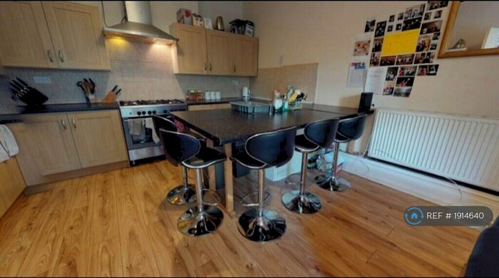 5 Bedroom Semi-Detached House To Rent In Derby Road, Nottingham, NG7