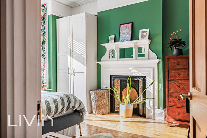 2 Bedroom Flat For Sale In Birchanger Road, South Norwood, SE25