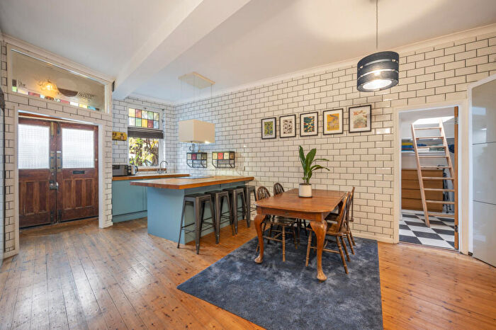 3 Bedroom Flat To Rent In Old Queen Anne House, Aylesbury Road, SE17