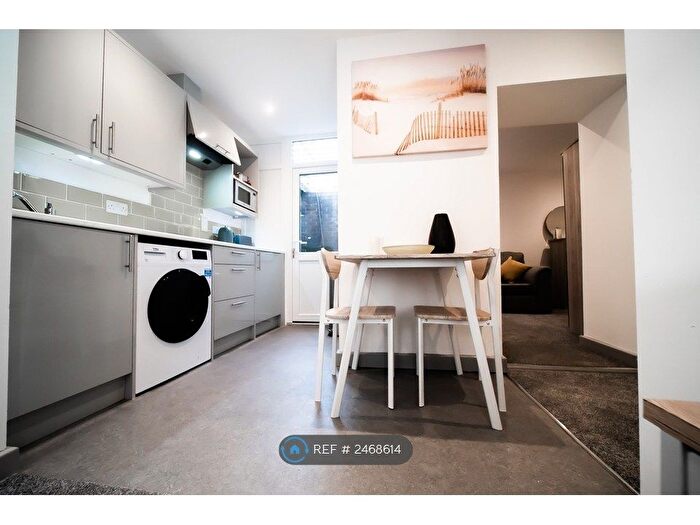 1 Bedroom Flat To Rent In Market Street, Kingswinford, DY6