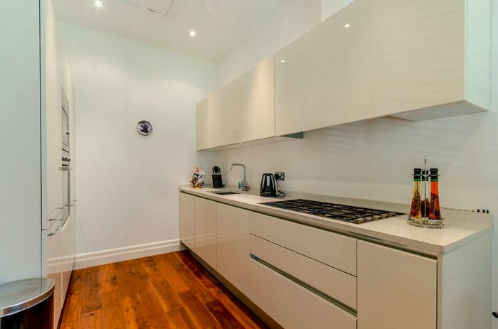 2 Bedroom Flat To Rent In Wimbledon Park Side, Wimbledon Common, London, SW19
