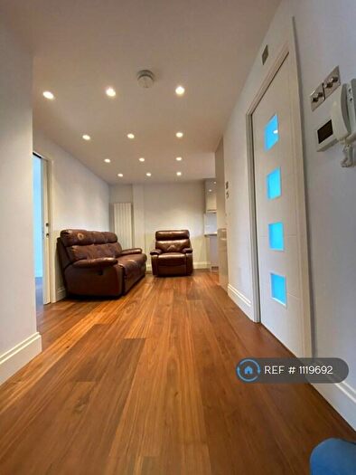 2 Bedroom Flat To Rent In The Grange, London, E17