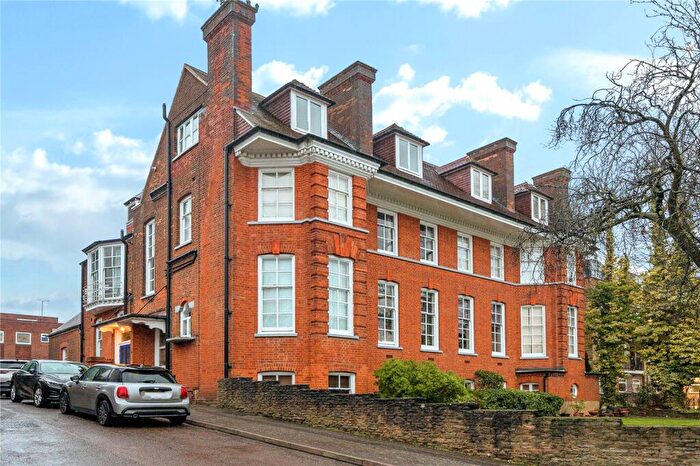 2 Bedroom Maisonette For Sale In Waverley Road, Enfield, EN2