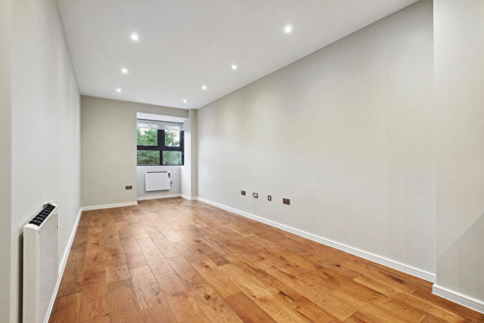 1 Bedroom Flat To Rent In Ashgrove Court, Arcadia Avenue, Finchley, Barnet, London, N3