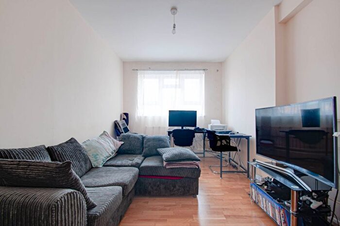 3 Bedroom Flat To Rent In Romford Road, London, E7