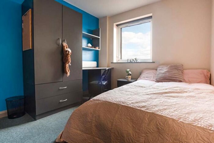 2 Bedroom Flat To Rent In Deluxe Bed, Kiln House, Stoke Student Village, ST4