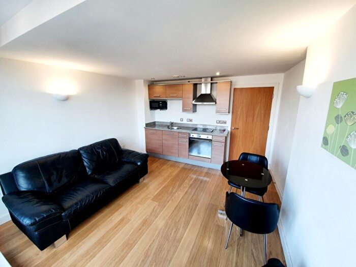1 Bedroom Apartment To Rent In Waterloo Court, Leeds, LS10