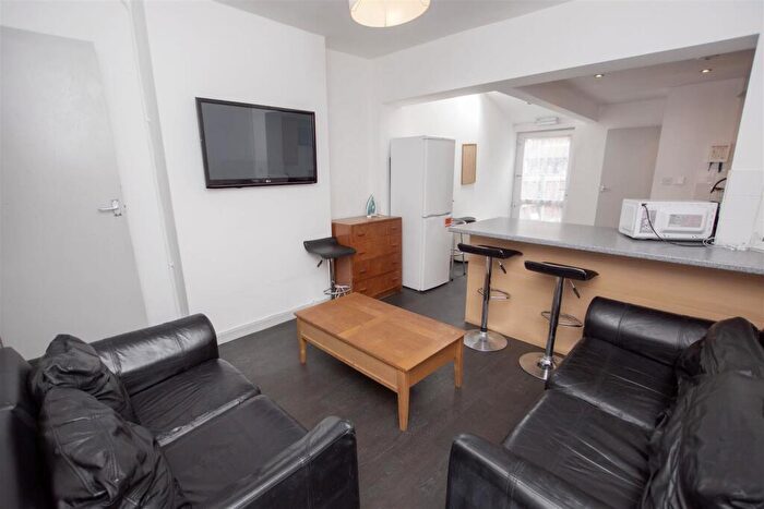 4 Bedroom House To Rent In Dawlish Road, Birmingham, West Midlands, B29