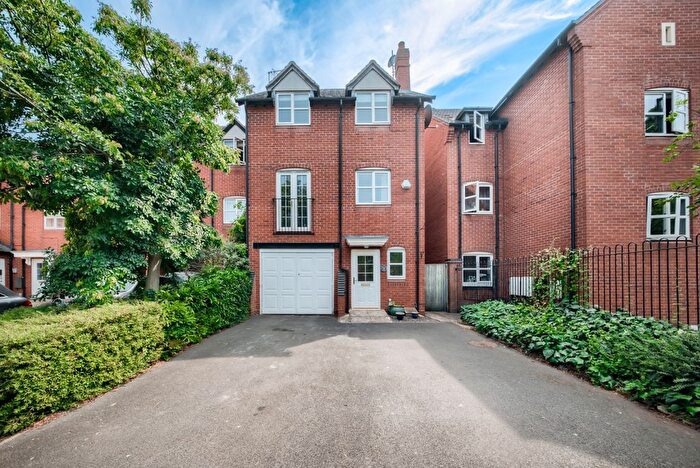 4 Bedroom Town House For Sale In Bardswell Court, Stratford-Upon-Avon, CV37