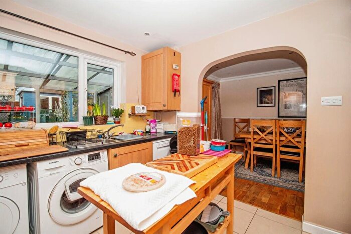 4 Bedroom Detached House For Sale In Stoborough Close, Weymouth, DT3
