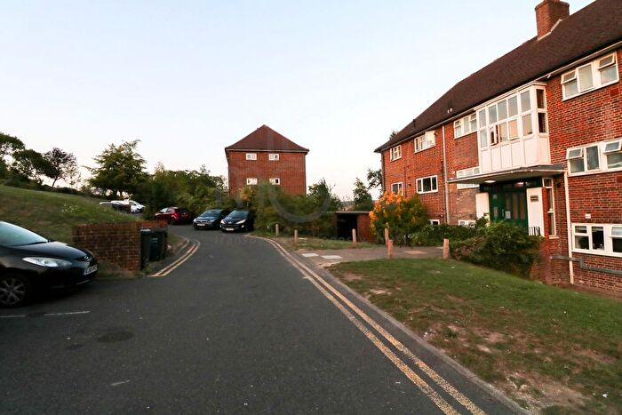 2 Bedroom Flat For Sale In Kingsdown Avenue, South Croydon, CR2