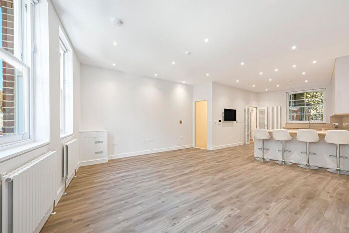 4 Bedroom Flat To Rent In Heath Street, Hampstead, NW3