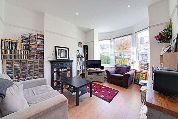 2 Bedroom Maisonette To Rent In Market Place, East Finchley, London, N2