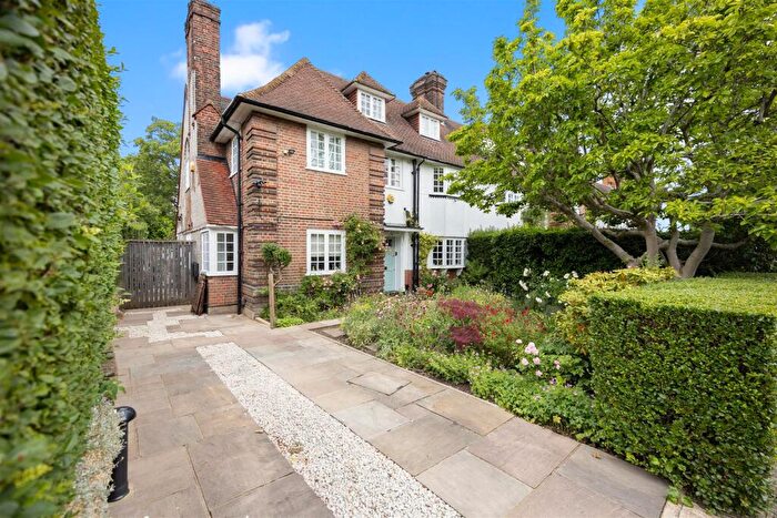 6 Bedroom House To Rent In Meadway, Hampstead Garden Suburb, NW11