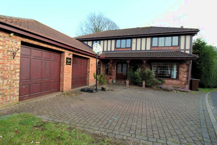 4 Bedroom Detached House To Rent In Tottington Road, Bury, BL8