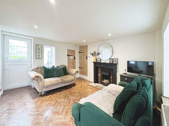 2 Bedroom Cottage To Rent In High Street, Blackwood, NP12