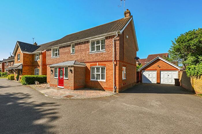 4 Bedroom Detached House To Rent In Christopher Bushell Way, Kennington, TN24