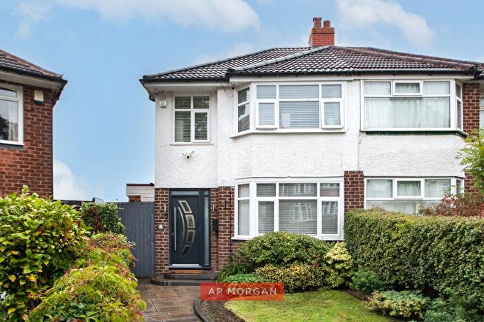 3 Bedroom Semi Detached House For Sale In Haldon Grove, Birmingham, West Midlands, B31