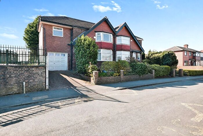 5 Bedroom Semi-Detached House For Sale In Parkgate Drive, Swinton, Manchester, Greater Manchester, M27