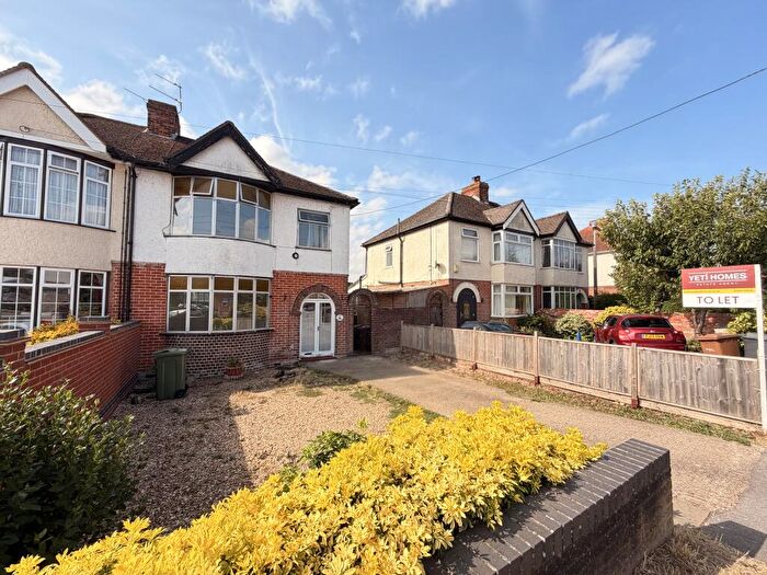 4 Bedroom Semi-Detached House To Rent In Weyhill Road, Andover, Hampshire, SP10